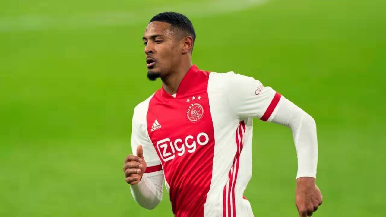 万博网址 -关于阿贾克斯迎中超关键赛；清晨远射贴柱；压力陡增；球探报告显示潜力的信息